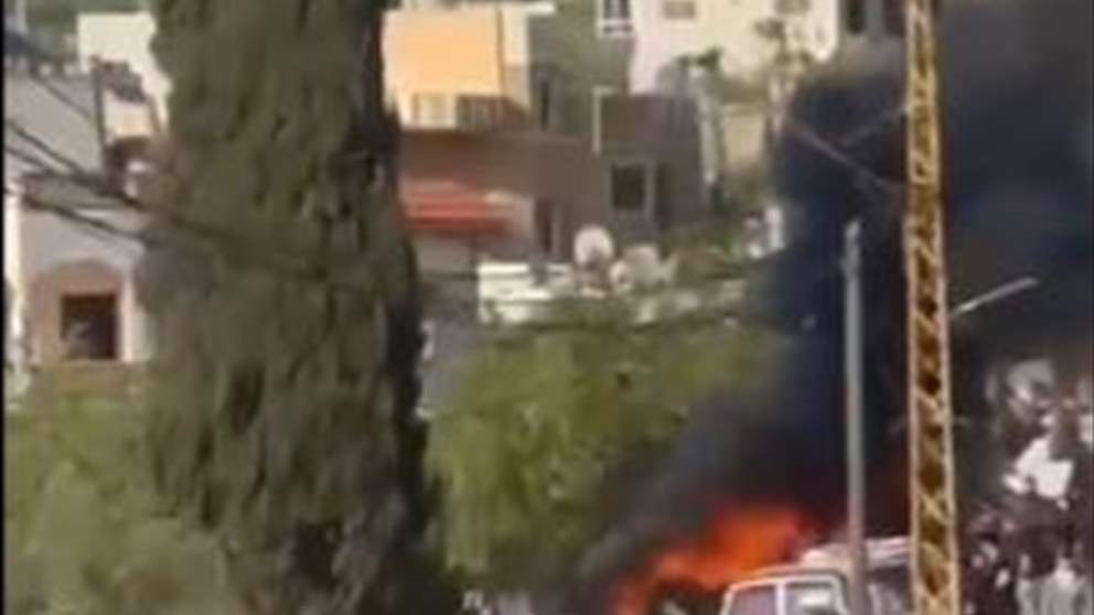 بالفيديو - الطيران الحربي المعادي يستهدف سيارتين في بلدة الشهابية