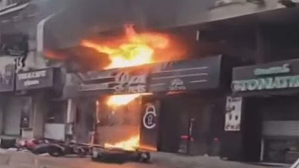 فوج اطفاء بيروت : 8 ضحايا قضوا اختناقا وجريحان جراء الحريق داخل مطعم بشارة الخوري