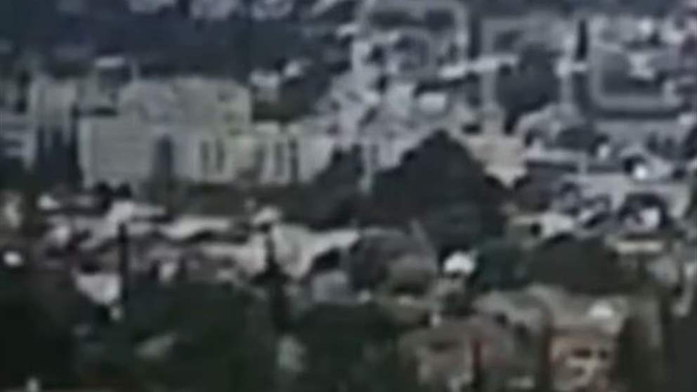 بالفيديو - لحظة انفجار صاروخ أو مسيرة في كريات شمونة قبل قليل