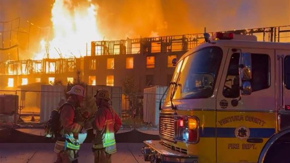 فيديو.. حريق ضخم يلتهم فندقا تاريخيا بالكامل في كاليفورنيا! 