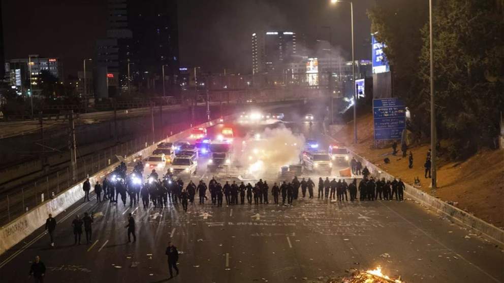 متظاهرون إسرائيليون يغلقون طرقاً رئيسية في تل أبيب