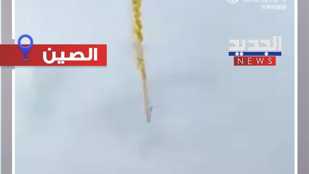بالفيديو - جزء من صـاروخ يسقط على السكان