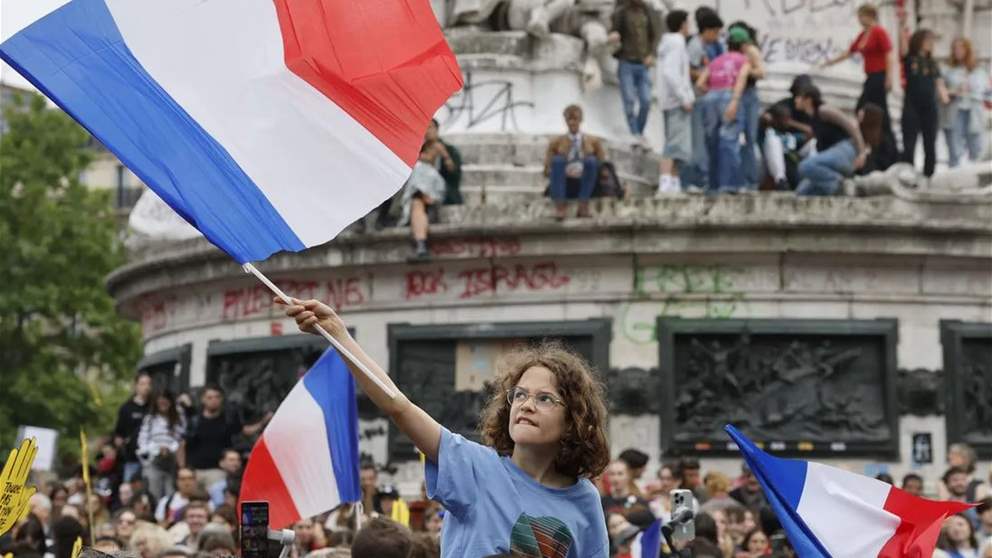 إستطلاع رأي يستبعد فوز اليمين المتطرف الفرنسي بأغلبية مطلقة