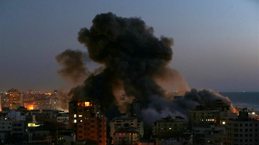 قصف إسرائيلي عنيف يستهدف مدرسة تؤوي نازحين بالنصيرات في غزة 