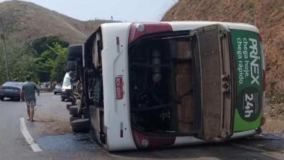 3 قتلى و11 جريحاً في انقلاب باص لفريق برازيلي