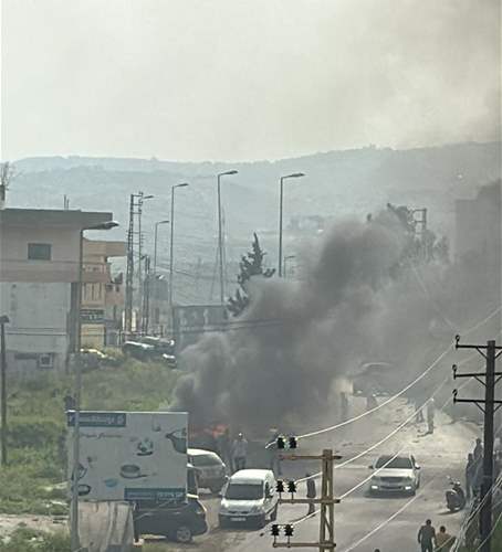 بالفيديو - غارة اسرائيلية معادية تستهدف سيارة على طريق البازورية - وادي جيلو وفرق الإسعاف تتوجه الى المكان 